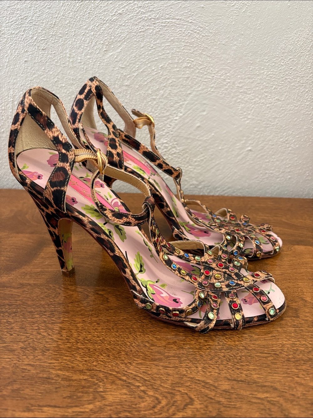 Betsey Johnson Vero Cuoio Strappy Leopard Print Rhinestone Heel Sandals Size 7